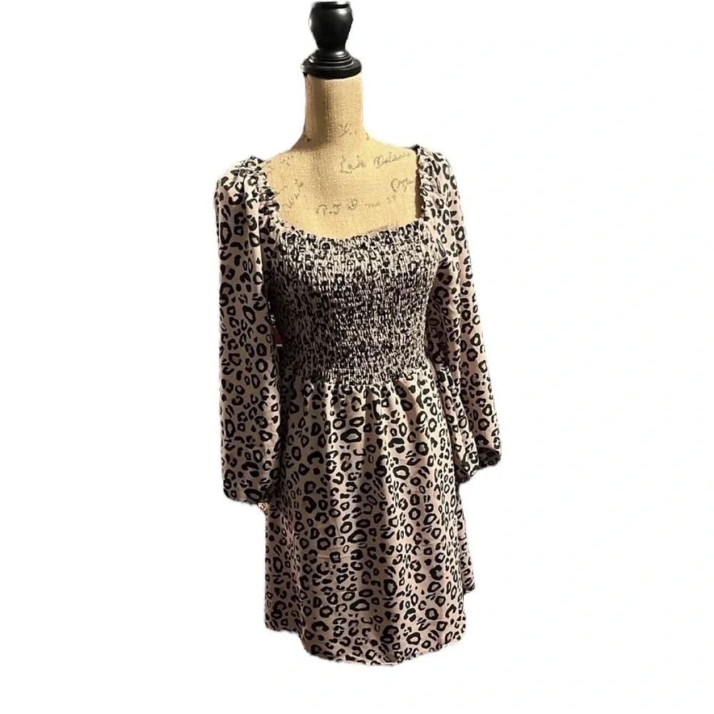 Sanctuary leopard print smocked long sleeve dress. Size 6 NWT. - Picture 2 of 8
